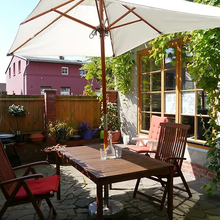Haus Vincent Stralsund Ferienwohnungen Mit Eigenen Parkplaetzen Camera foto